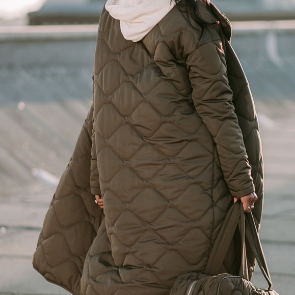 Olive Green Quilted Hooded Jacket with Front Pockets - Picture 3 of 4